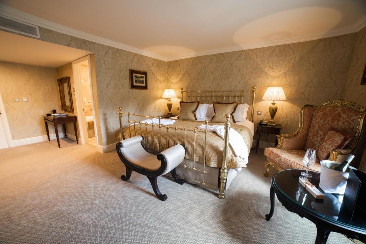 Finnstown Castle Hotel Lucan Exteriör bild