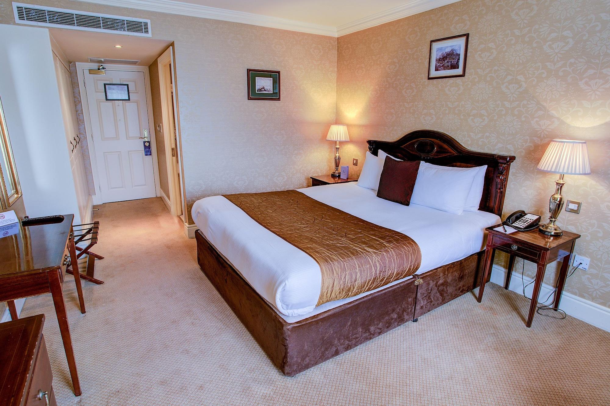 Finnstown Castle Hotel Lucan Exteriör bild