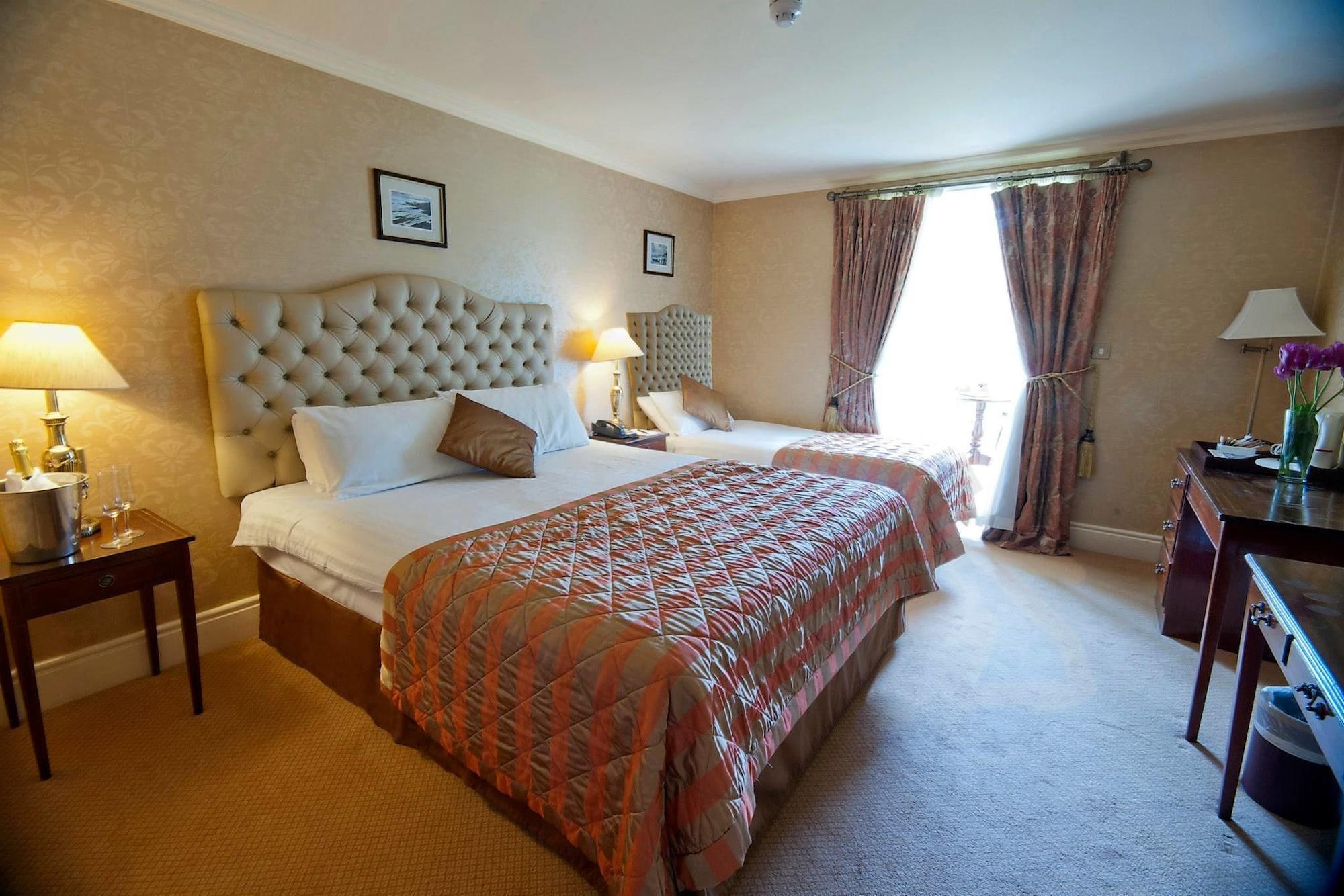 Finnstown Castle Hotel Lucan Exteriör bild